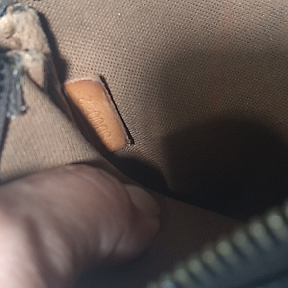 LOUIS VUITTON* MINI POCHETTE with LV Crossbody Strapđź’– - Picture 3 of 10